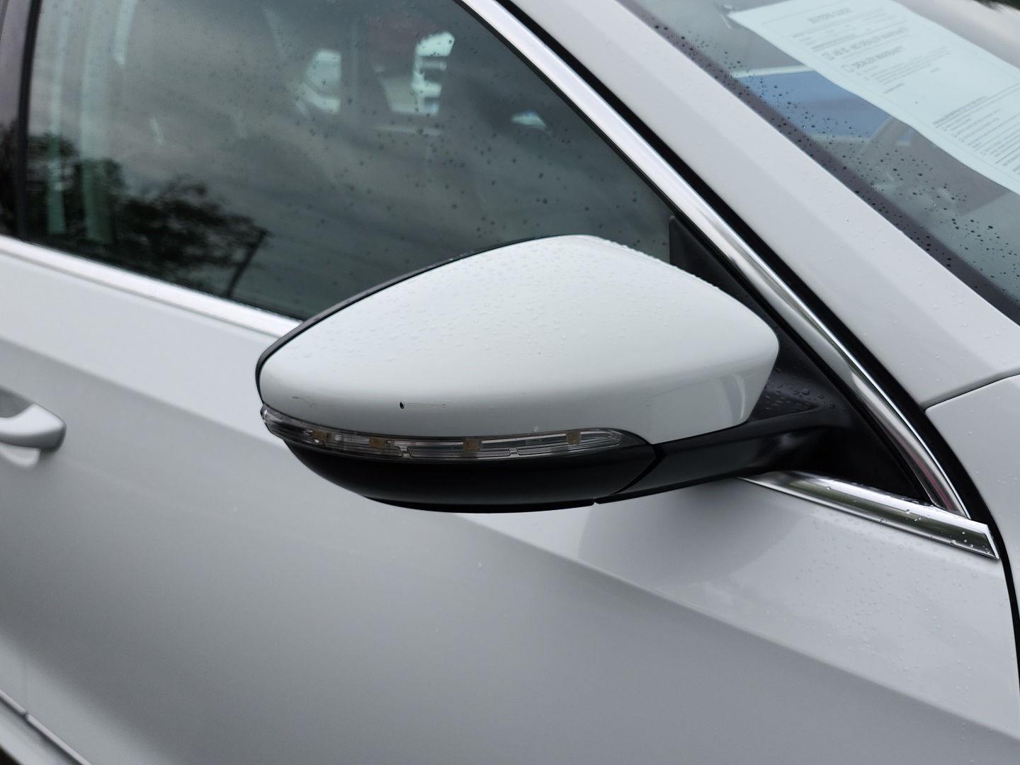 2017 Volkswagen Passat SE photo 8