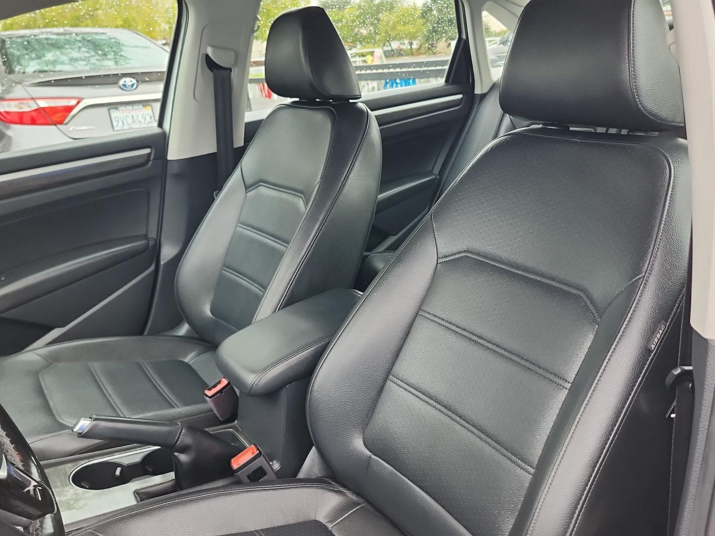 2017 Volkswagen Passat SE photo 24