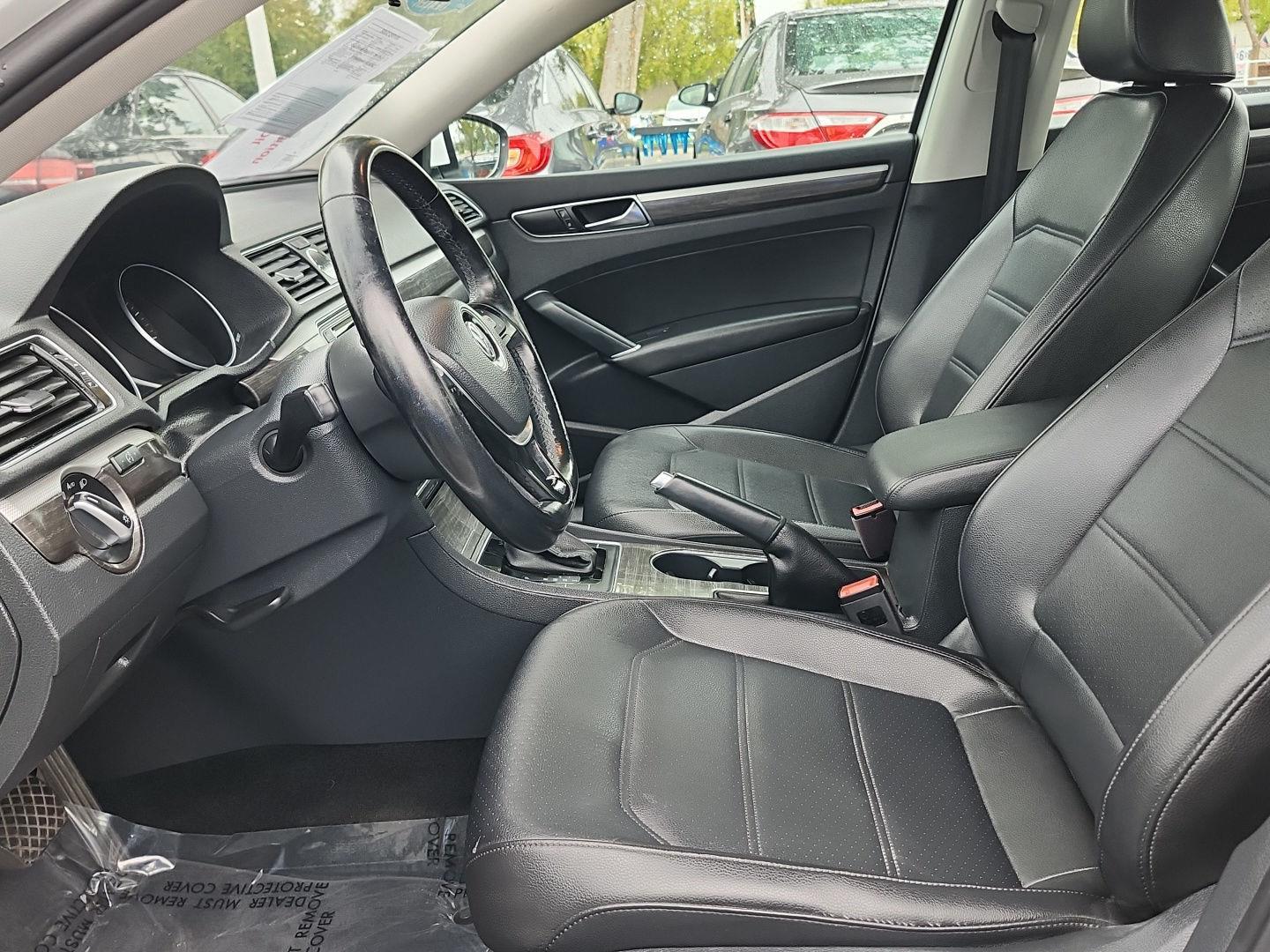 2017 Volkswagen Passat SE photo 25