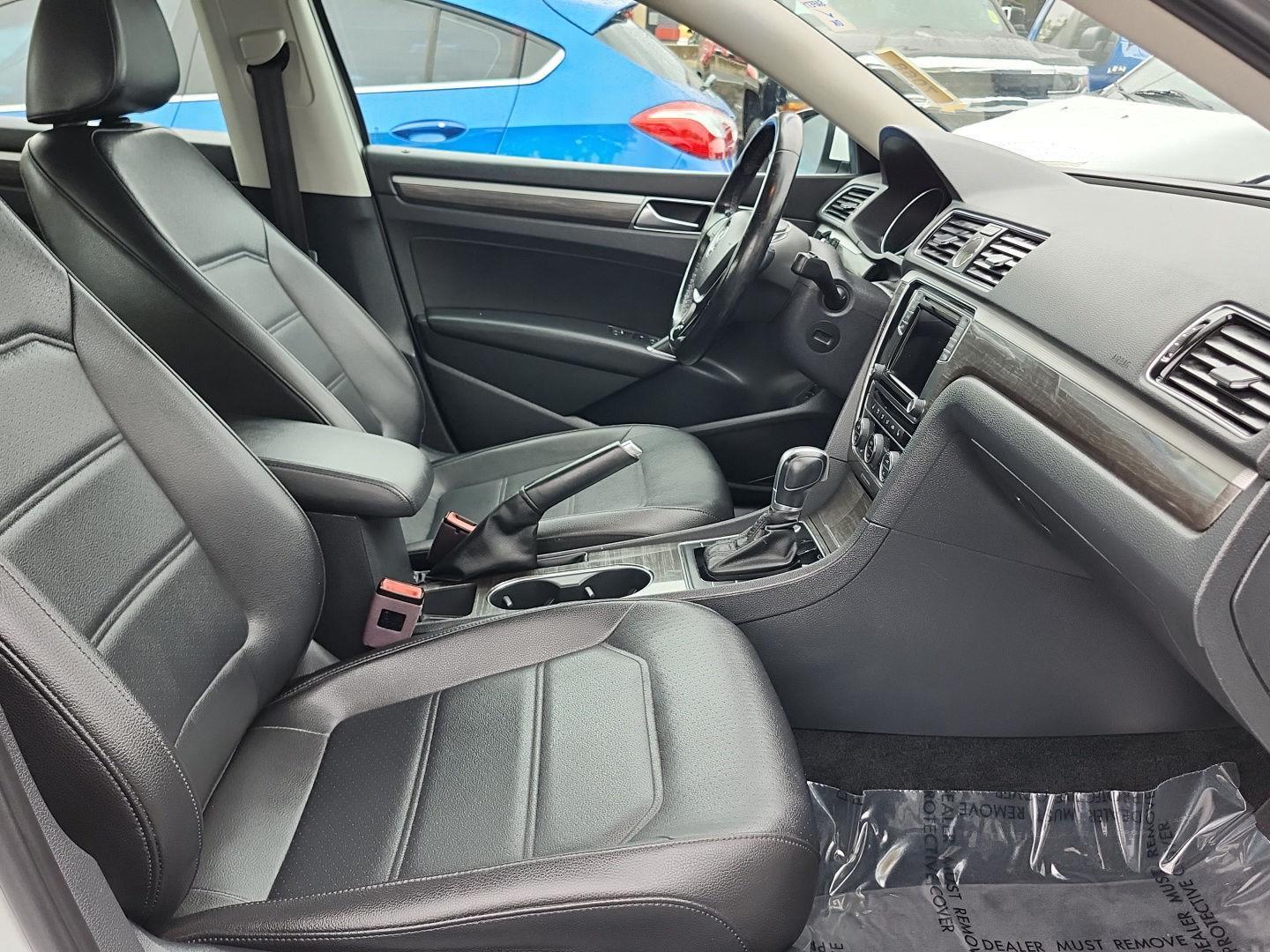2017 Volkswagen Passat SE photo 34