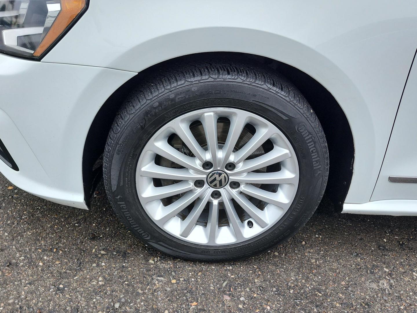 2017 Volkswagen Passat SE photo 55
