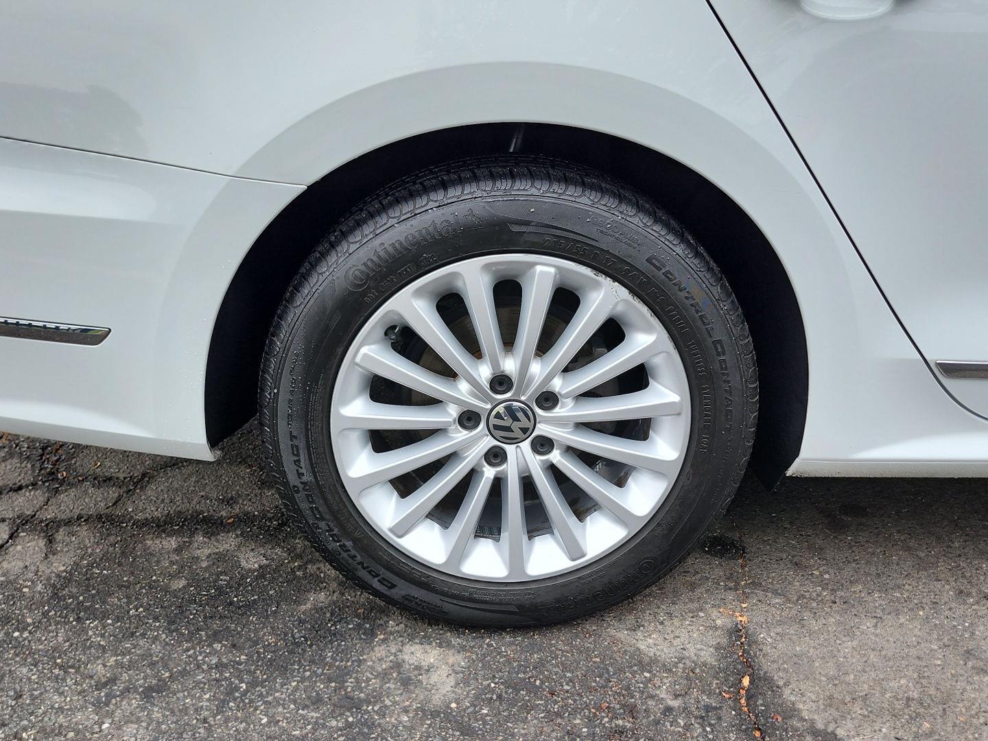 2017 Volkswagen Passat SE photo 57