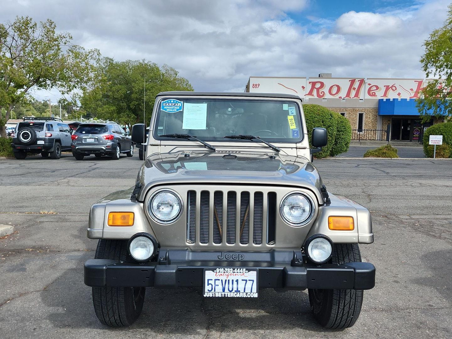 2004 Jeep Wrangler Sahara photo 2