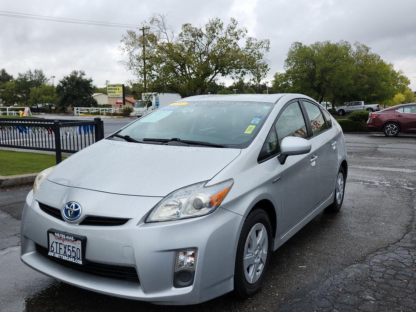 2011 Toyota Prius Three photo 2