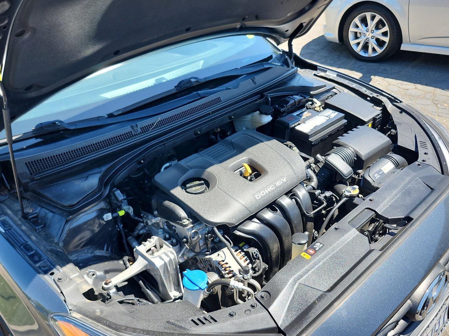 2019 Hyundai Veloster Base - Photo 18