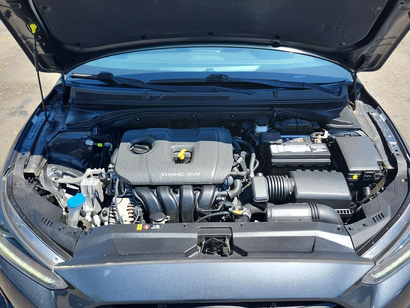2019 Hyundai Veloster Base - Photo 19