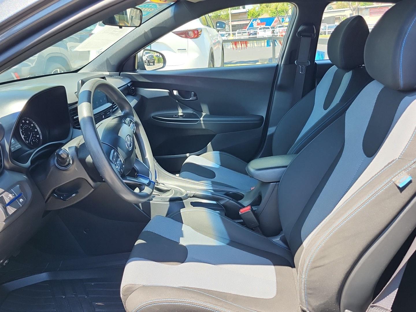 2019 Hyundai Veloster Base - Photo 25