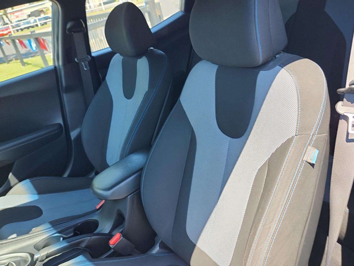 2019 Hyundai Veloster Base - Photo 26