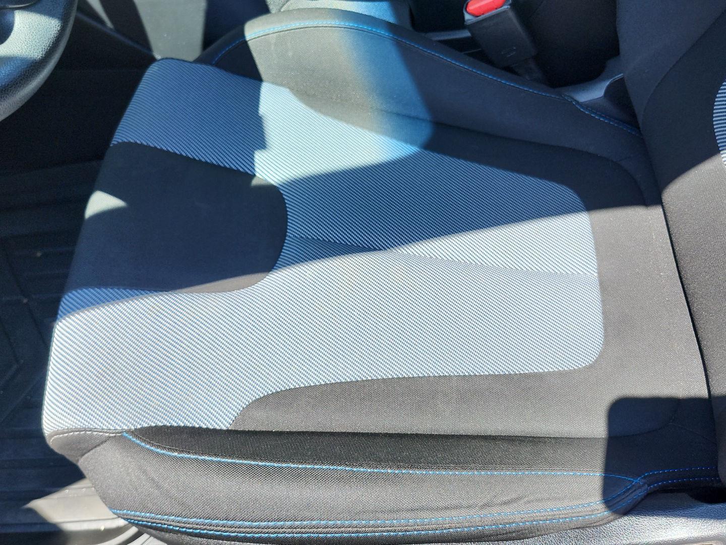 2019 Hyundai Veloster Base - Photo 27
