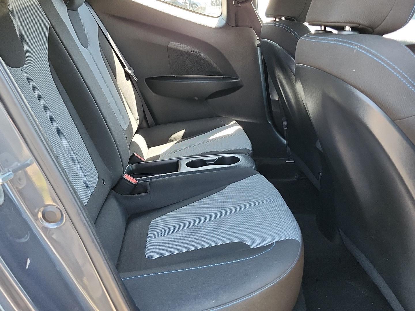 2019 Hyundai Veloster Base - Photo 28
