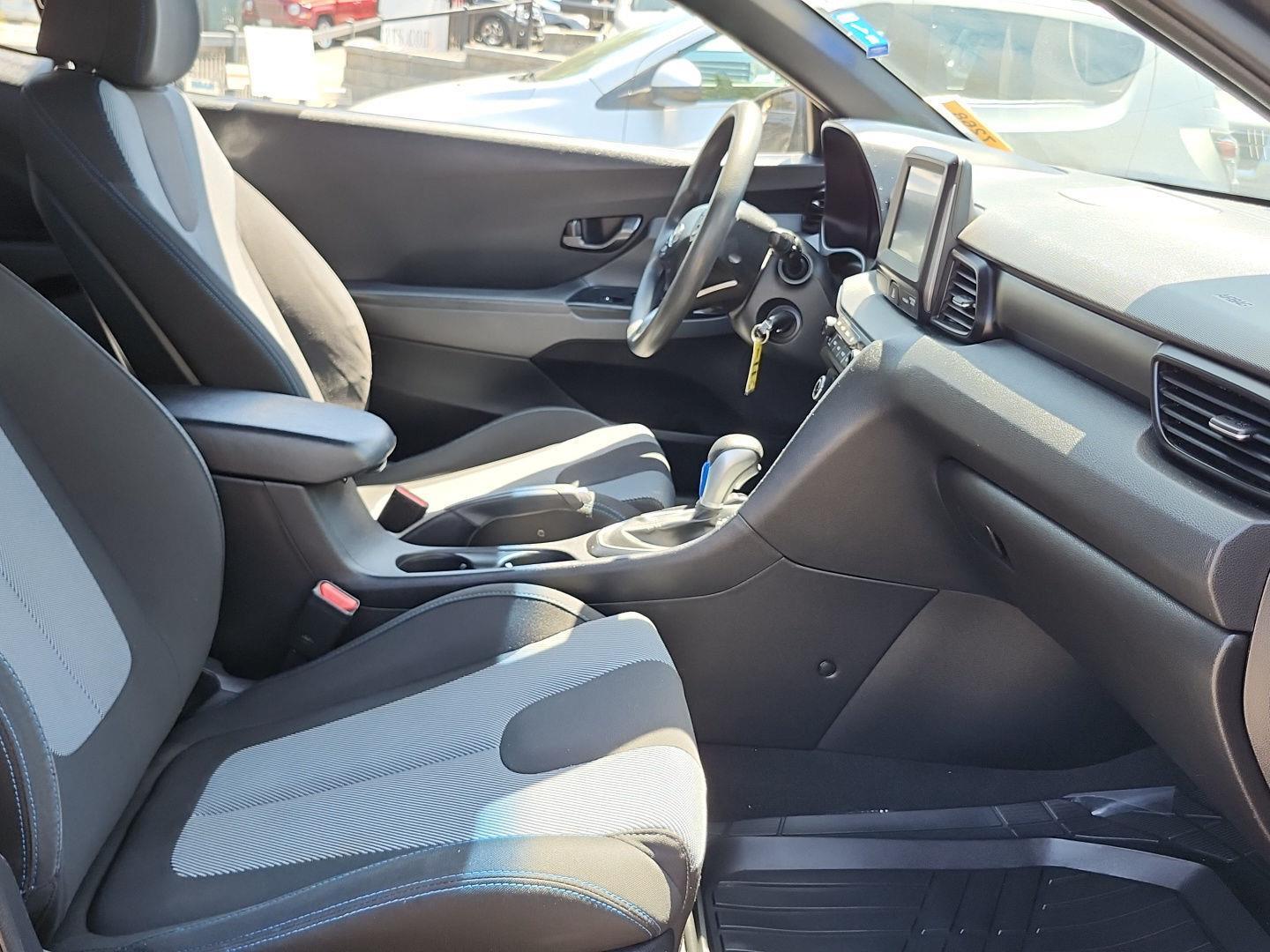 2019 Hyundai Veloster Base - Photo 31