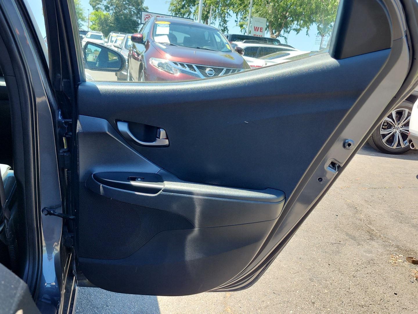 2019 Hyundai Veloster Base - Photo 35