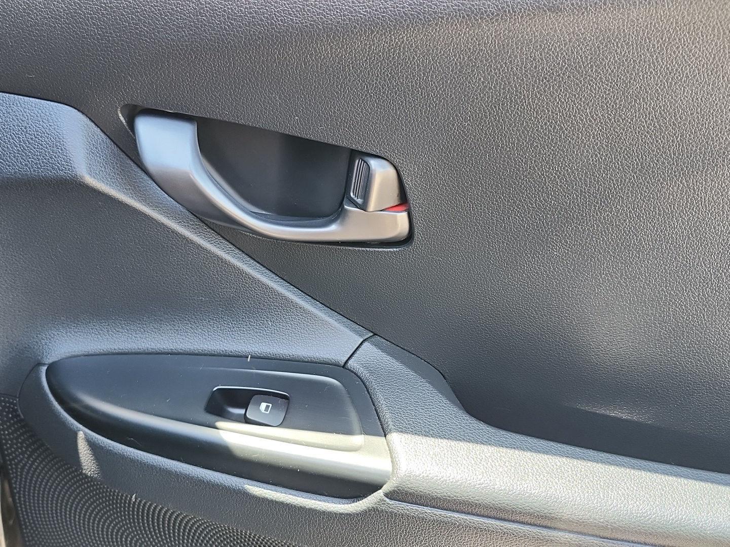 2019 Hyundai Veloster Base - Photo 36