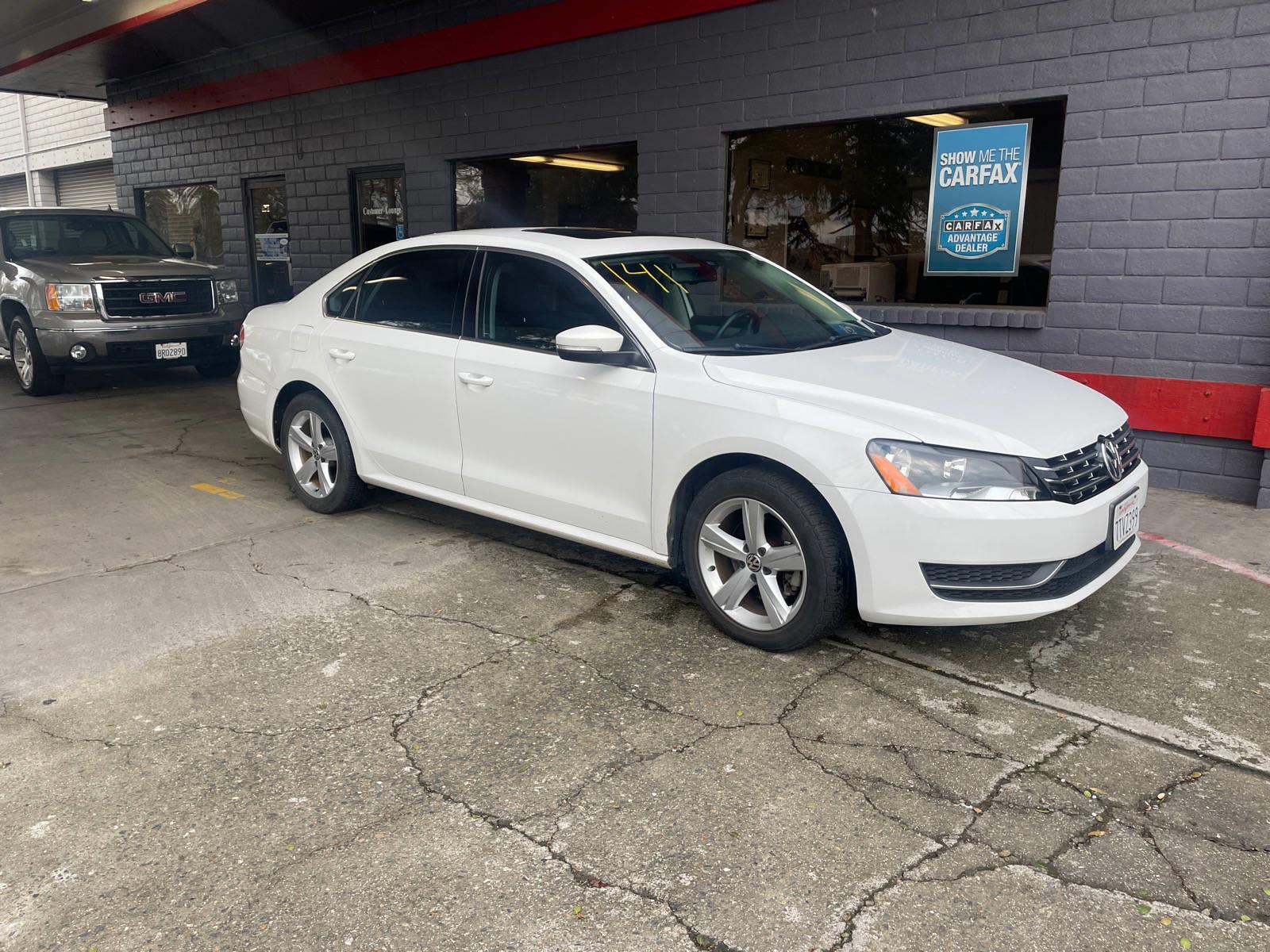 2012 Volkswagen Passat TDI SE w/Sunroof