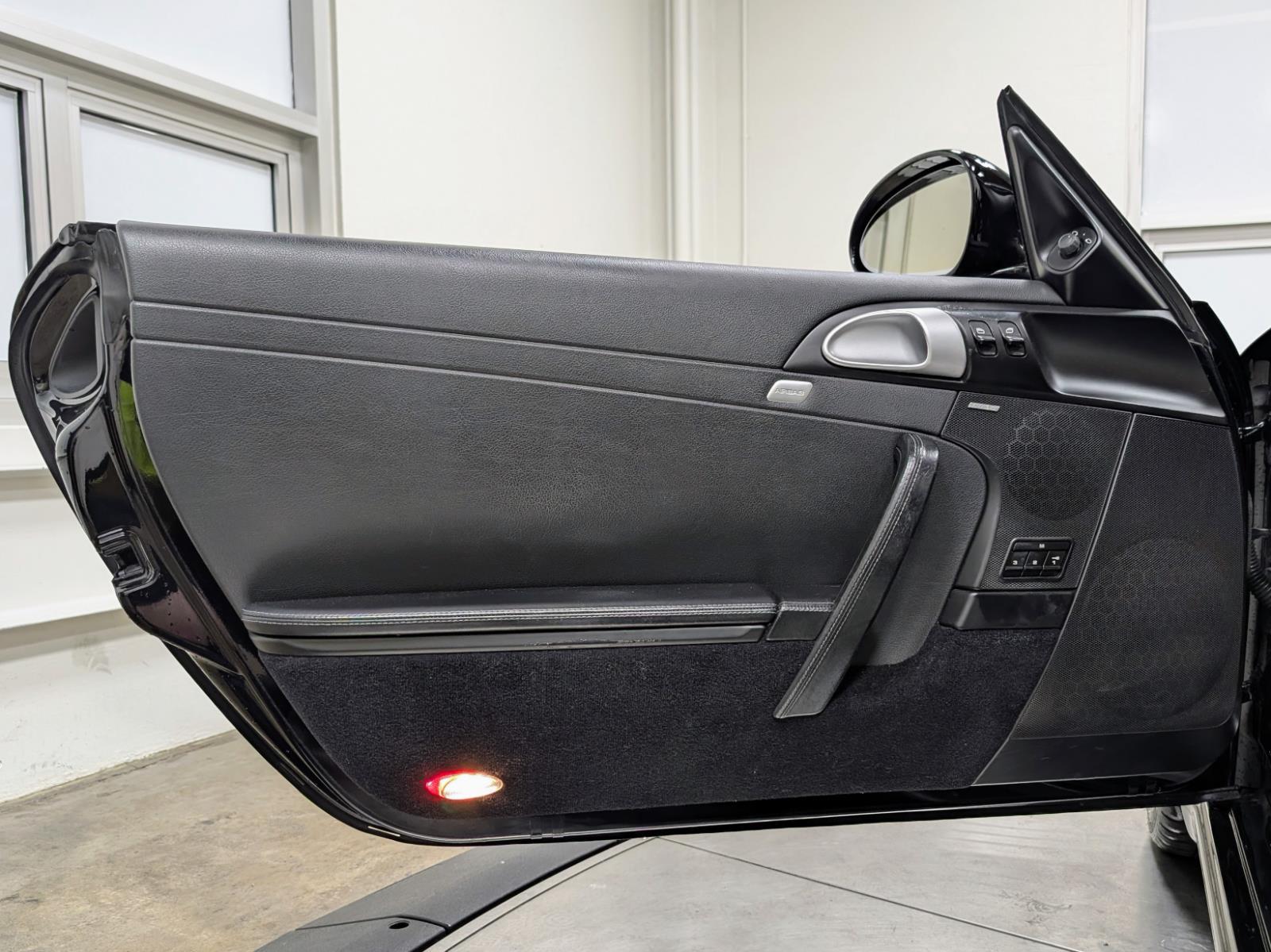 2024 Porsche Cayman photo 60