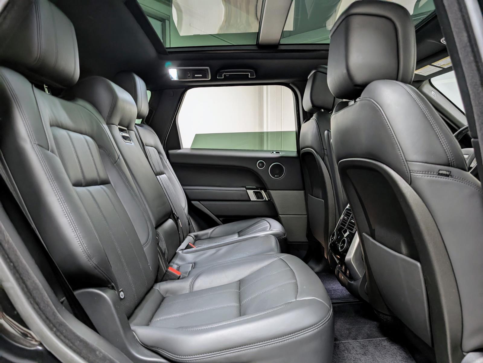 2020 Land Rover Range Rover P525 HSE photo 24