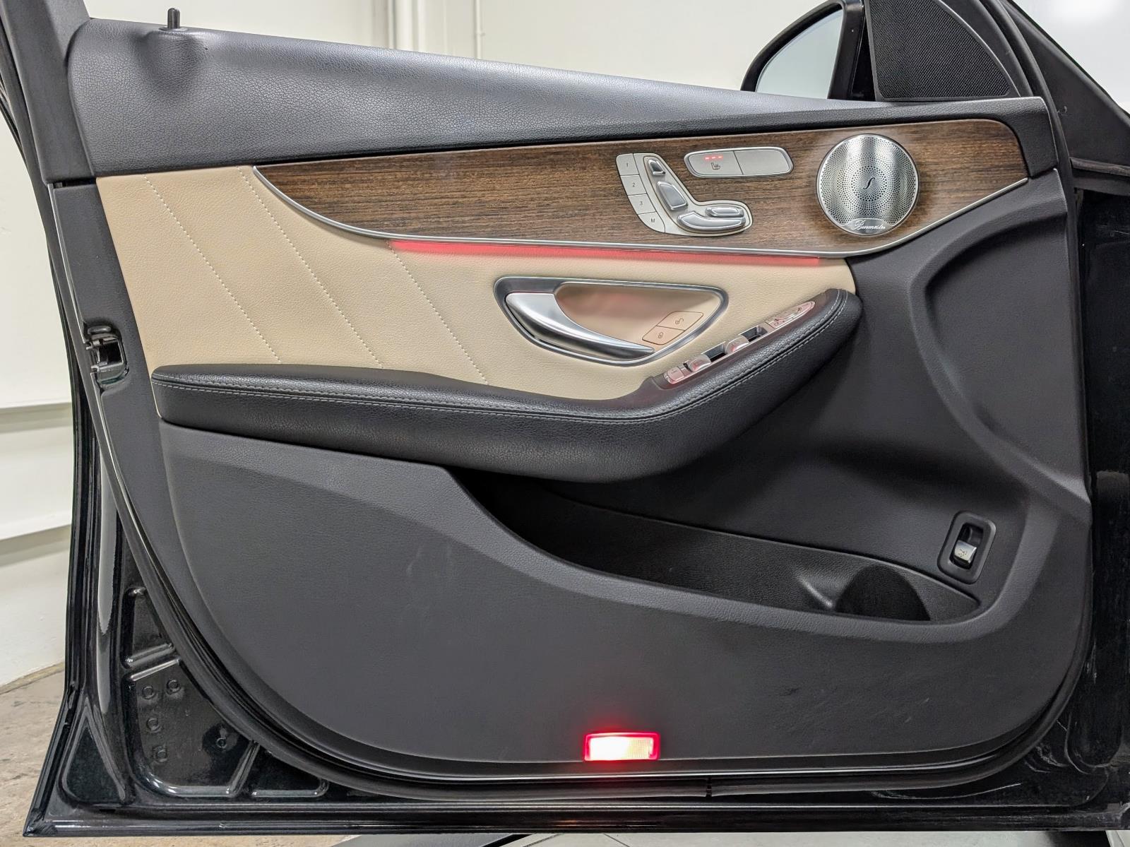 2019 Mercedes Benz C 300 photo 13
