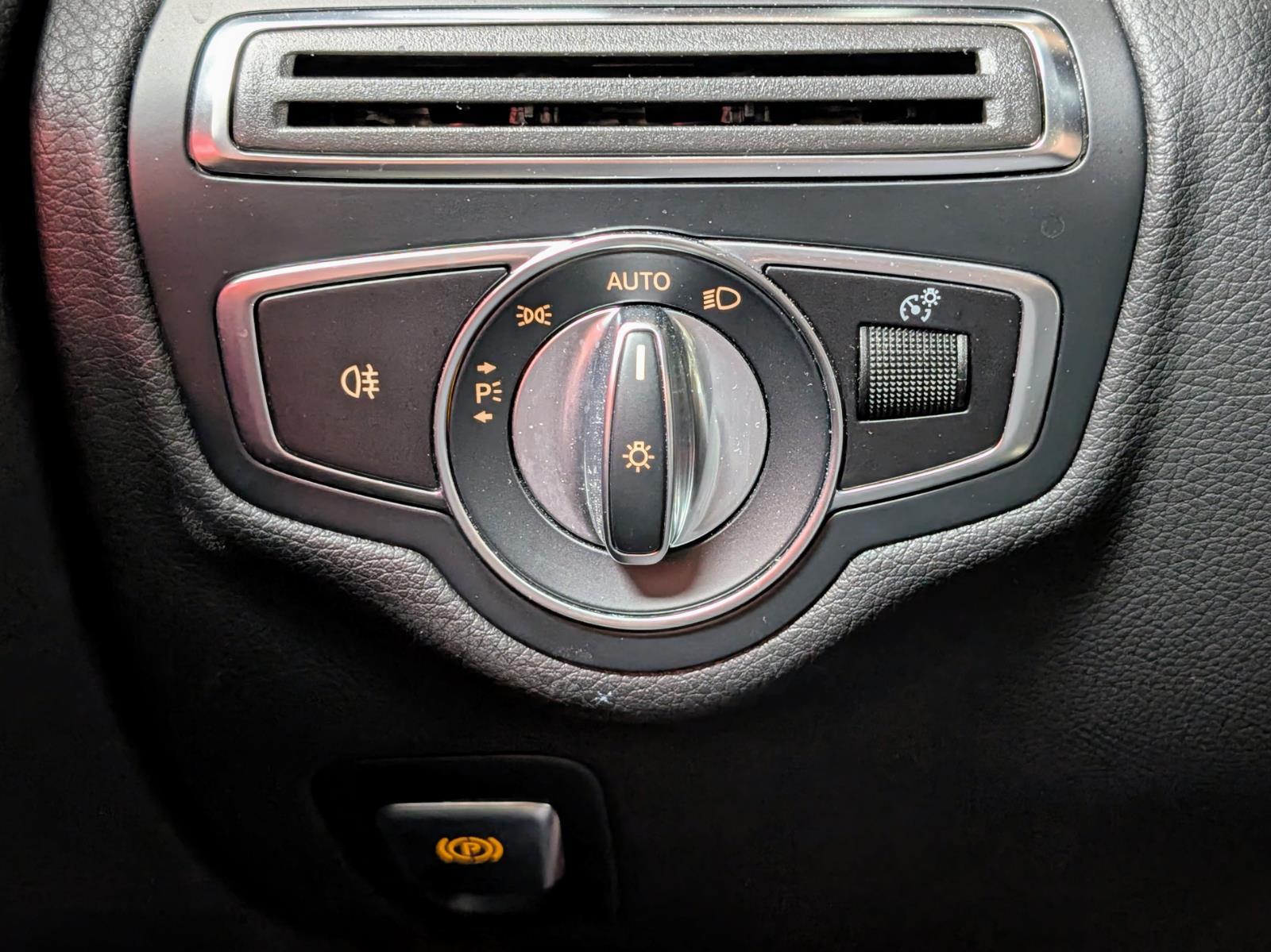 2019 Mercedes Benz C 300 photo 30