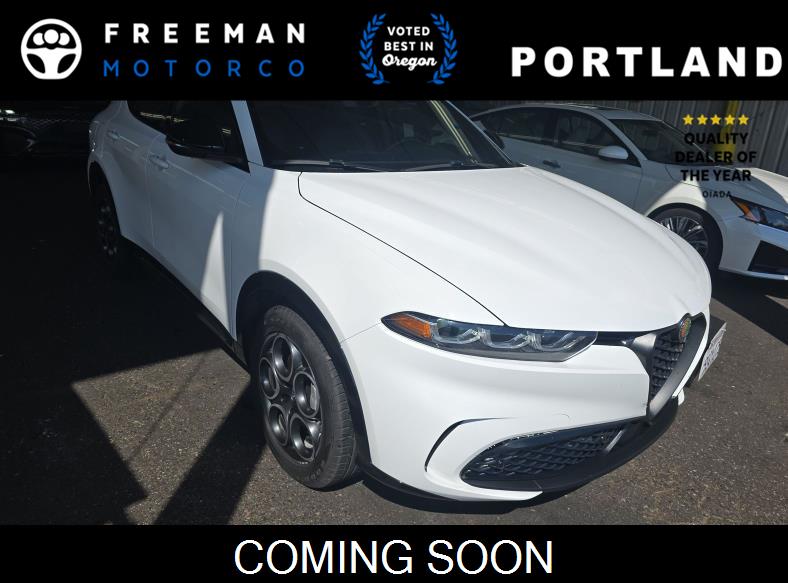 Milano White 2025 Alfa Romeo Tonale Hybrid Automatic