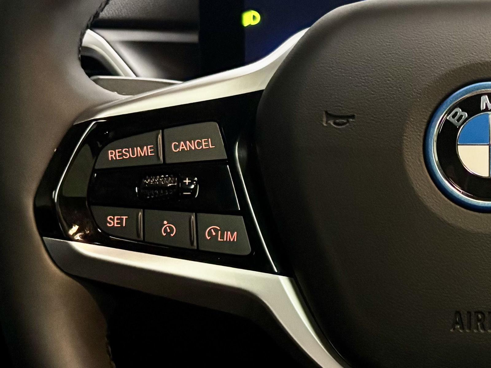 2025 BMW i4 40 - Photo 23