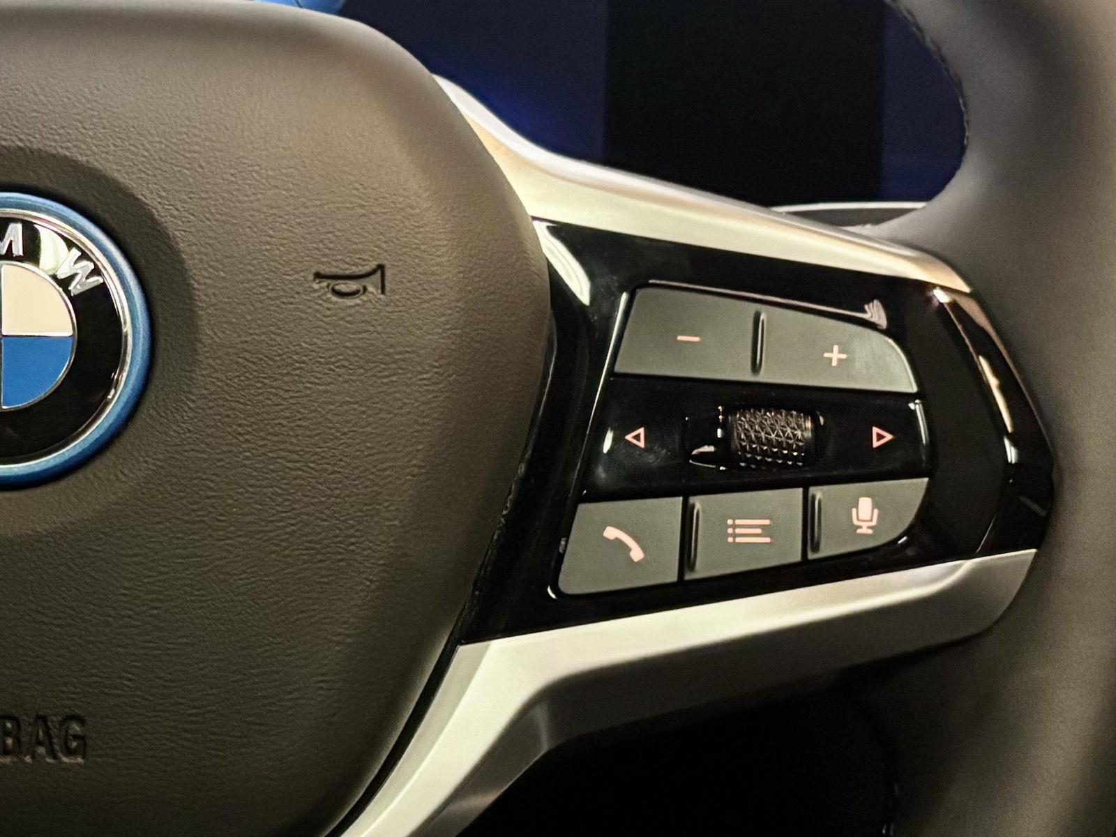 2025 BMW i4 40 - Photo 24
