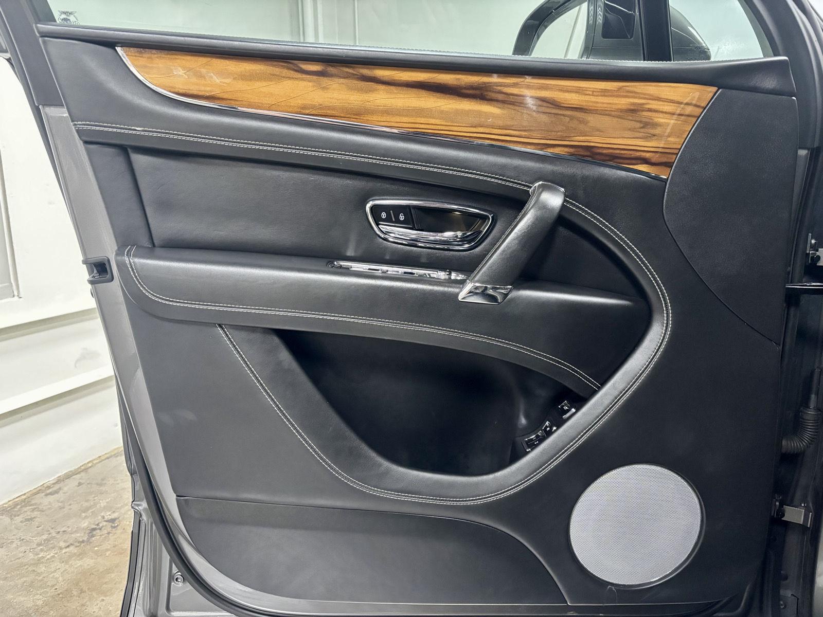 2018 Bentley Bentayga Base - Photo 13