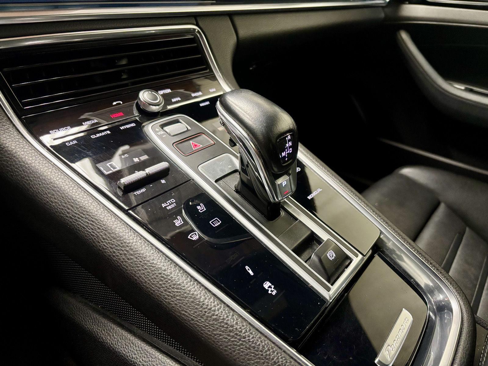 2018 Porsche Panamera 4 E-Hybrid - Photo 31