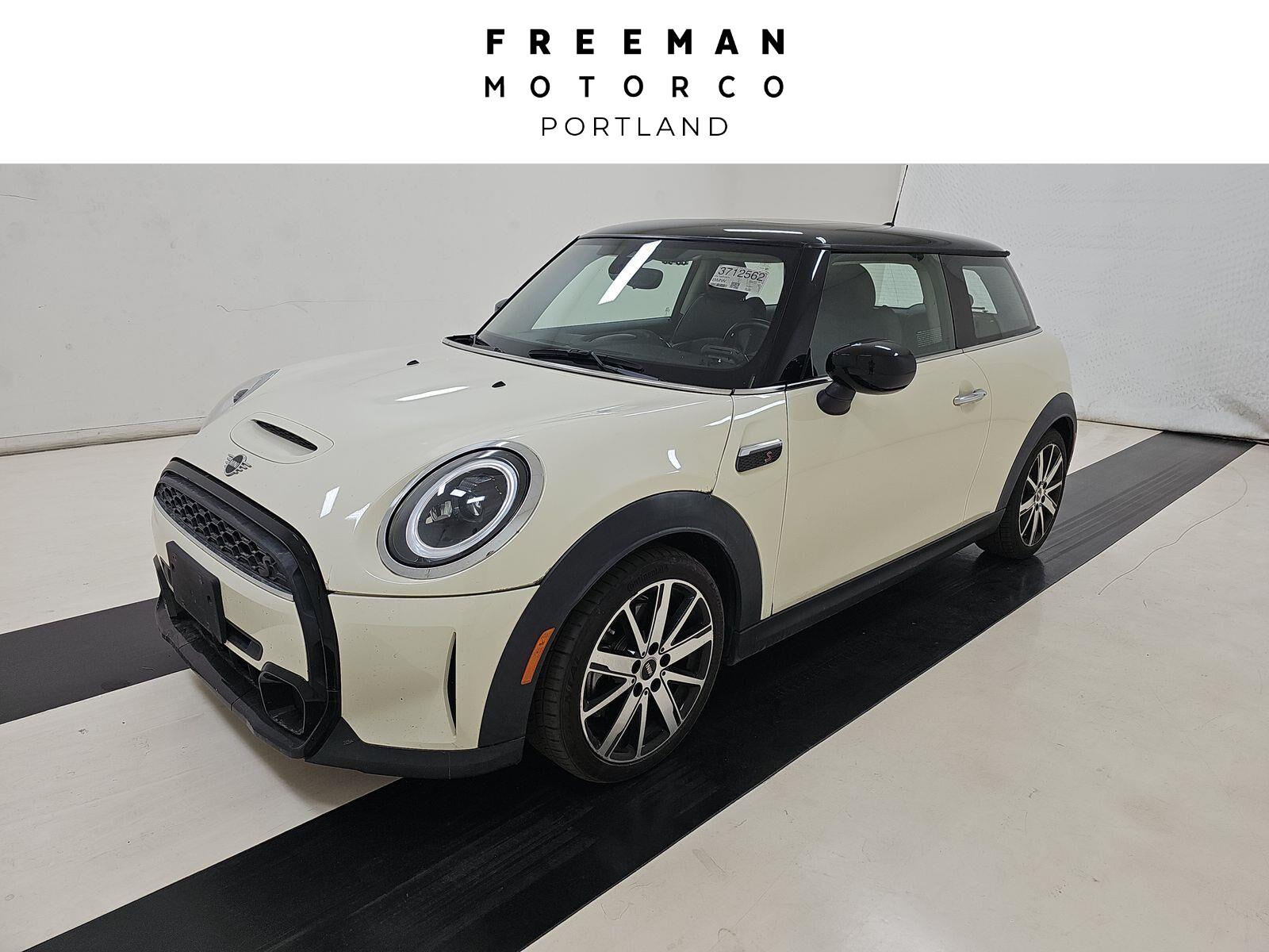 Pepper White 2022 MINI Cooper Hatchback Front-Wheel Drive 7-Speed Dual Clutch