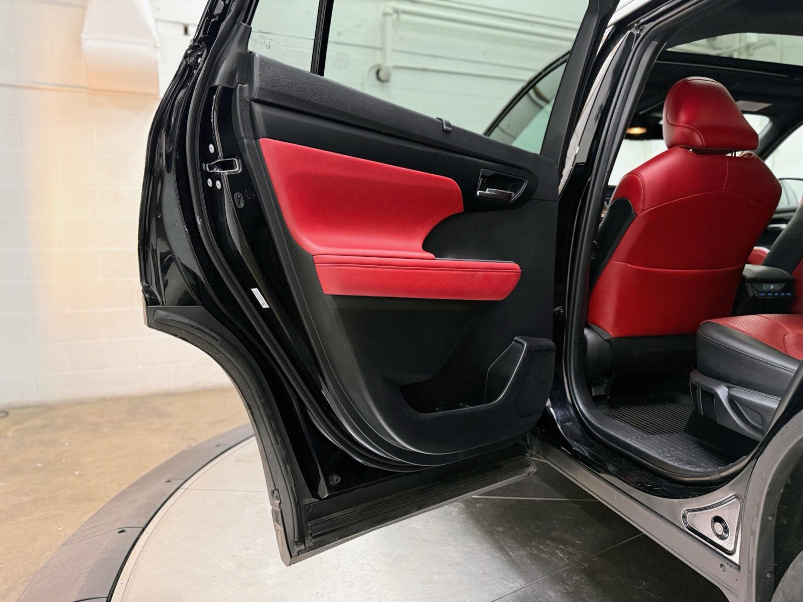 2021 Toyota Highlander XSE photo 16