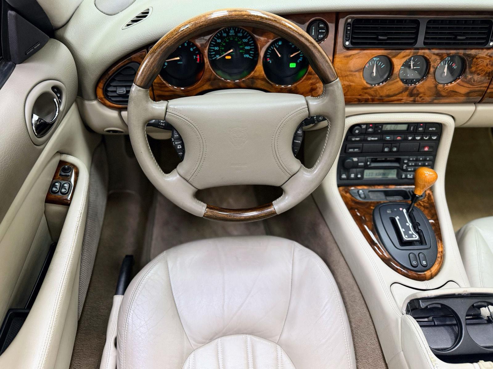 2016 Jaguar F-TYPE S photo 34