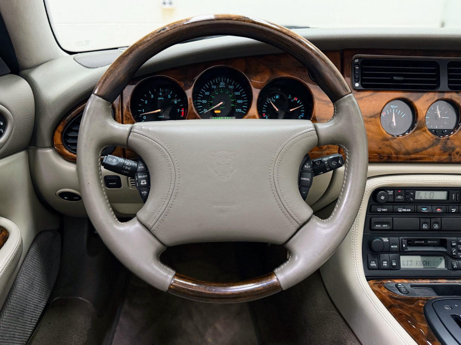 2016 Jaguar F-TYPE S photo 48