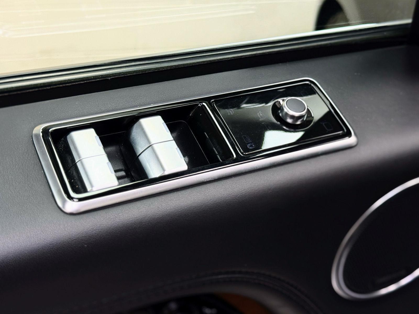 2019 Land Rover Range Rover Autobiography photo 14