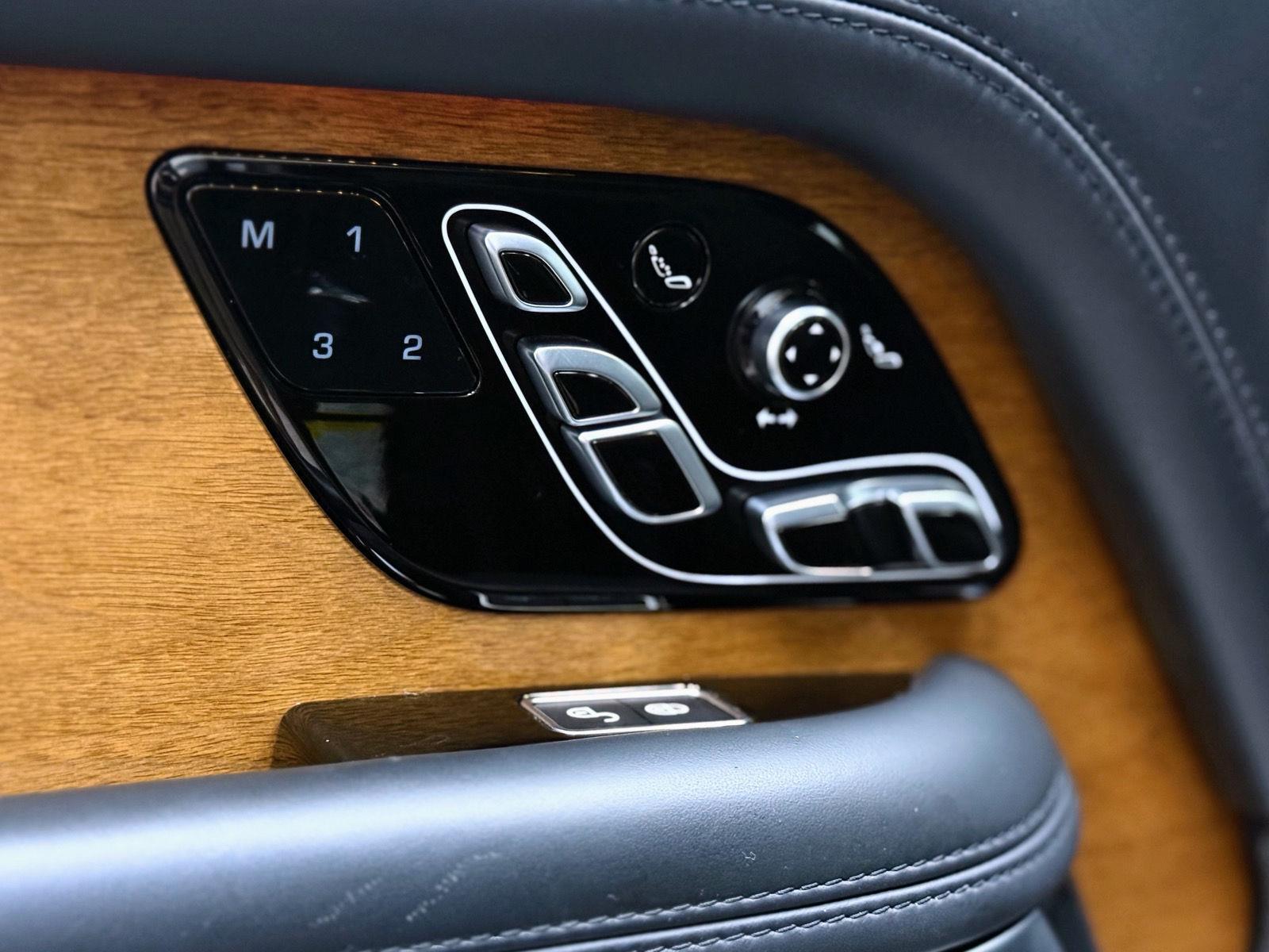 2019 Land Rover Range Rover Autobiography photo 15
