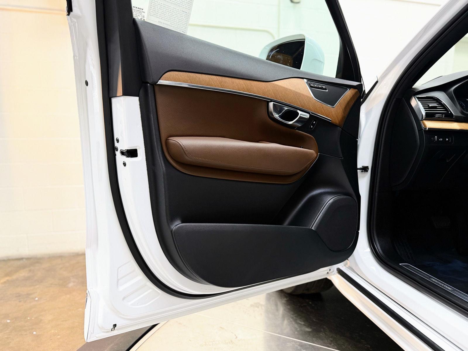 2022 Volvo XC90 Recharge Expression photo 13