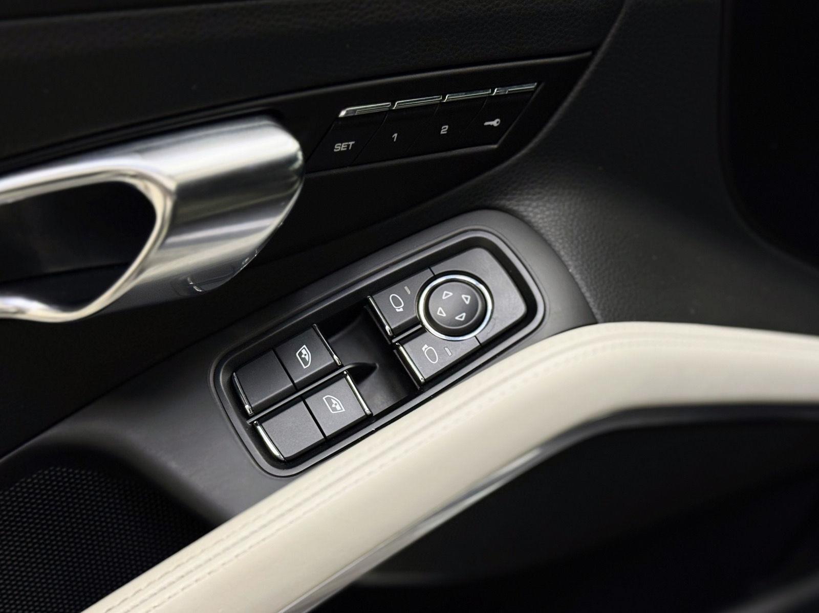 2024 Porsche Cayman photo 41