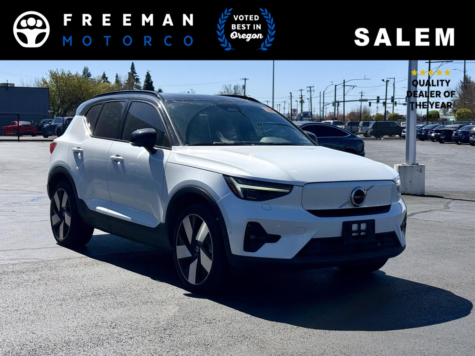Crystal White Metallic 2023 Volvo XC40 Recharge Twin Ultimate eAWD SUV / Crossover All-Wheel Drive Automatic