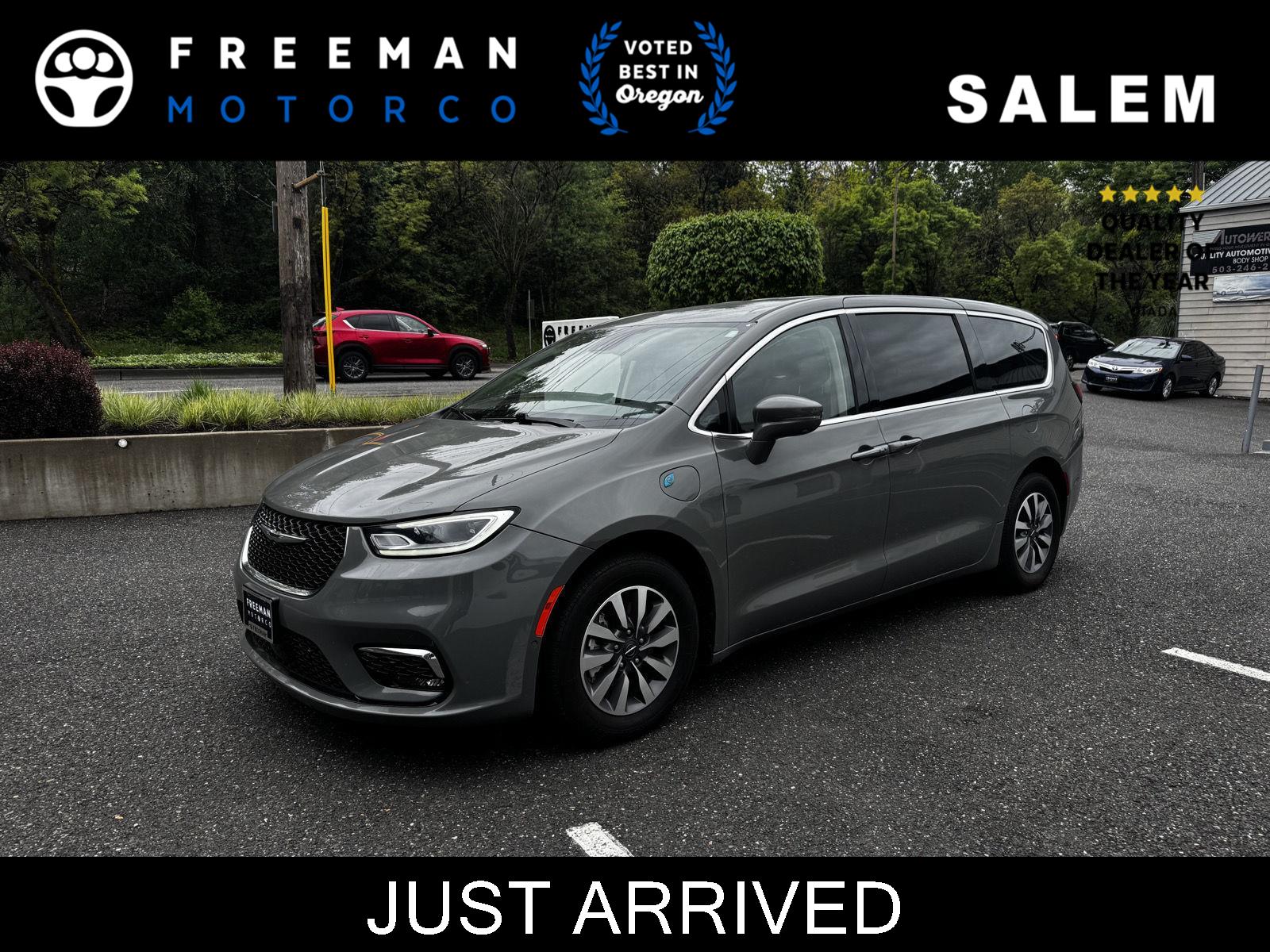 Ceramic Gray Clearcoat 2022 Chrysler Pacifica Hybrid Touring L FWD Minivan Front-Wheel Drive Automatic