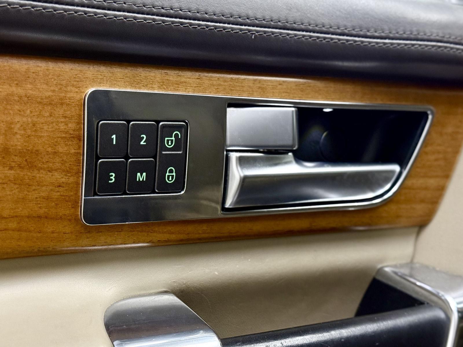 2014 Land Rover LR4 Base - Photo 12