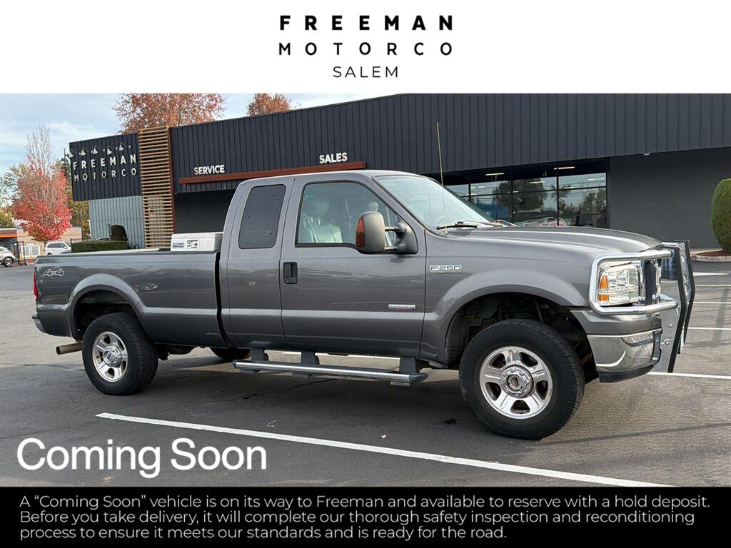 Gray 2005 Ford F-250 Super Duty Pickup Truck Four-Wheel Drive 6-Speed Manual Overdrive