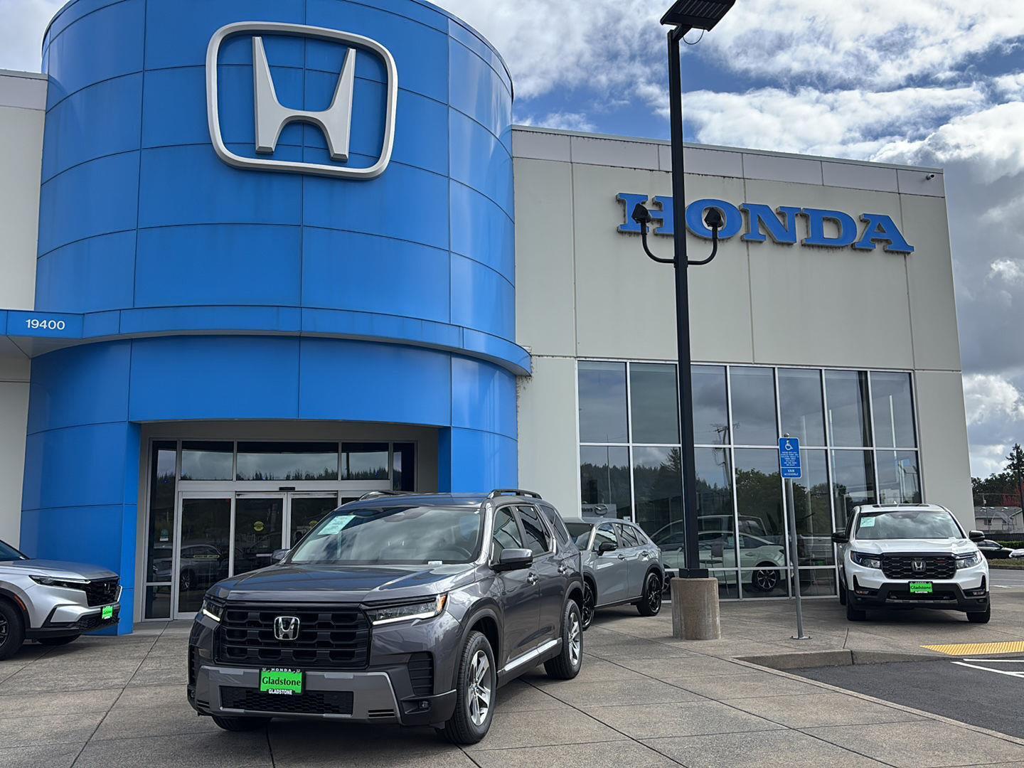 Gray (Modern Steel Metallic) 2026 Honda Pilot SUV / Crossover All-Wheel Drive Automatic