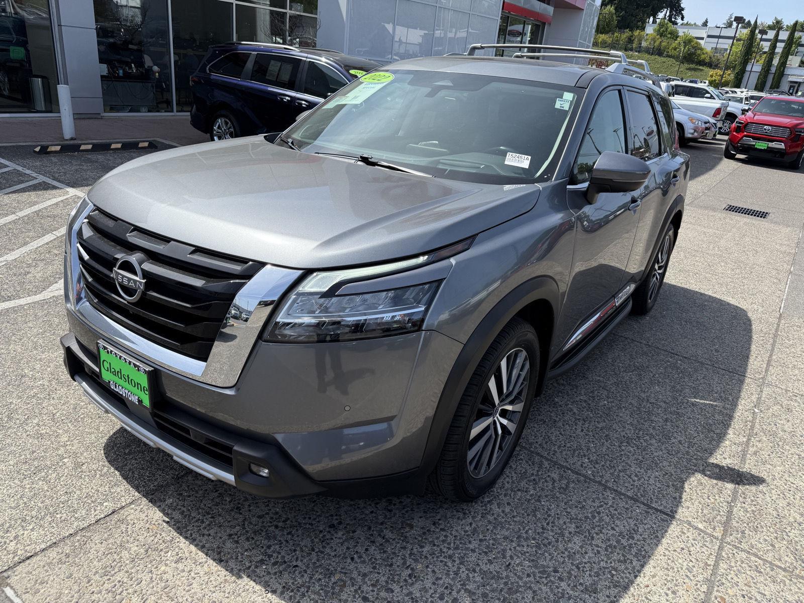 Used 2022 Nissan Pathfinder Platinum with VIN 5N1DR3DK6NC245519 for sale in Gladstone, OR