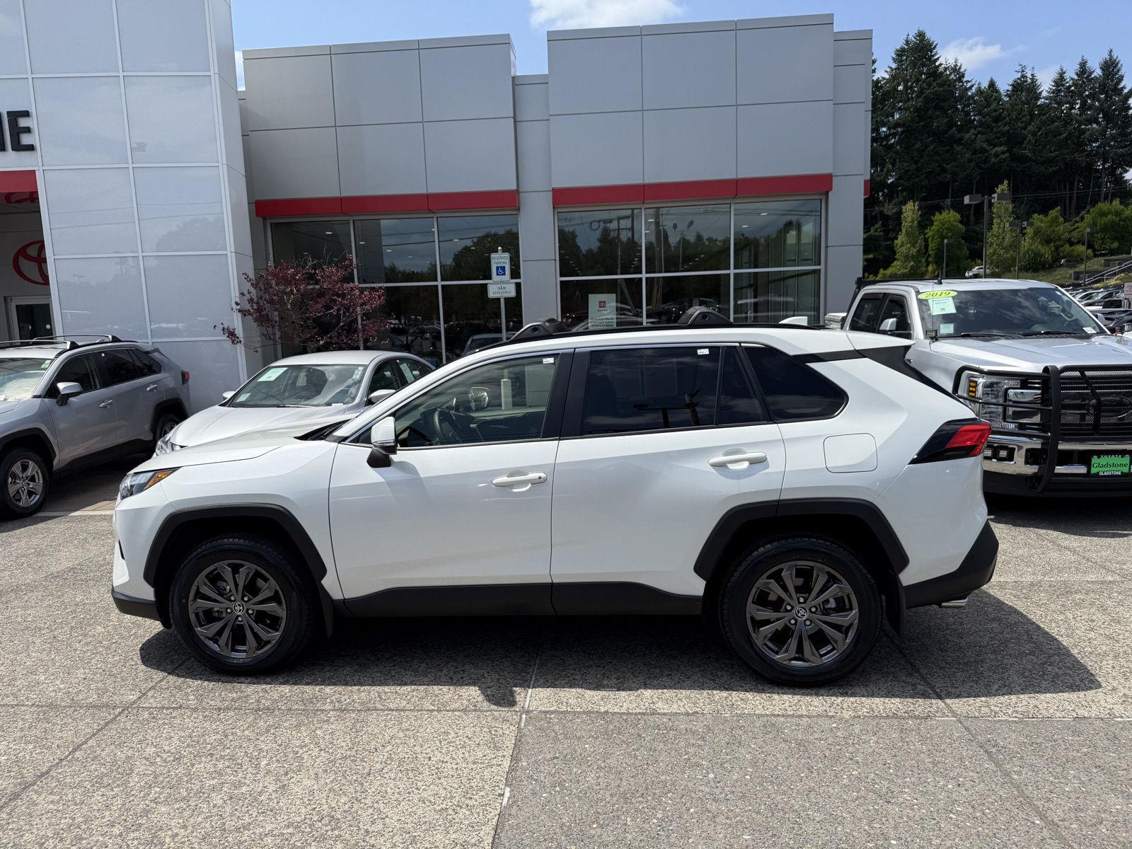 Certified 2022 Toyota RAV4 XLE Premium with VIN JTMB6RFV1ND063512 for sale in Gladstone, OR