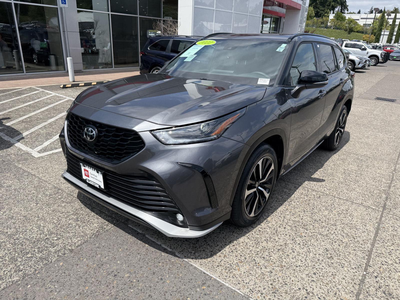 Certified 2022 Toyota Highlander XSE with VIN 5TDJZRBH8NS222193 for sale in Gladstone, OR
