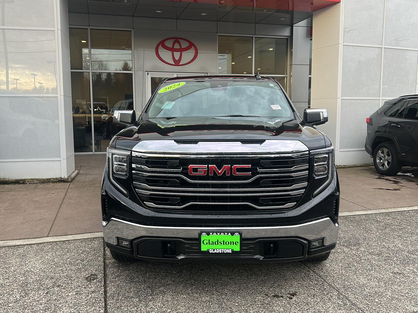 View vehicle photo 3