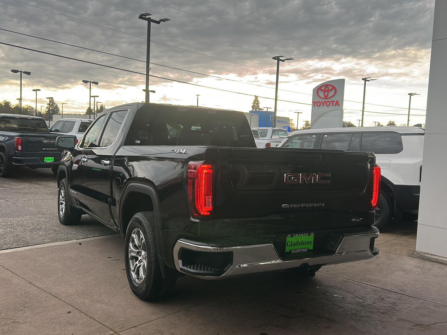 View vehicle photo 7