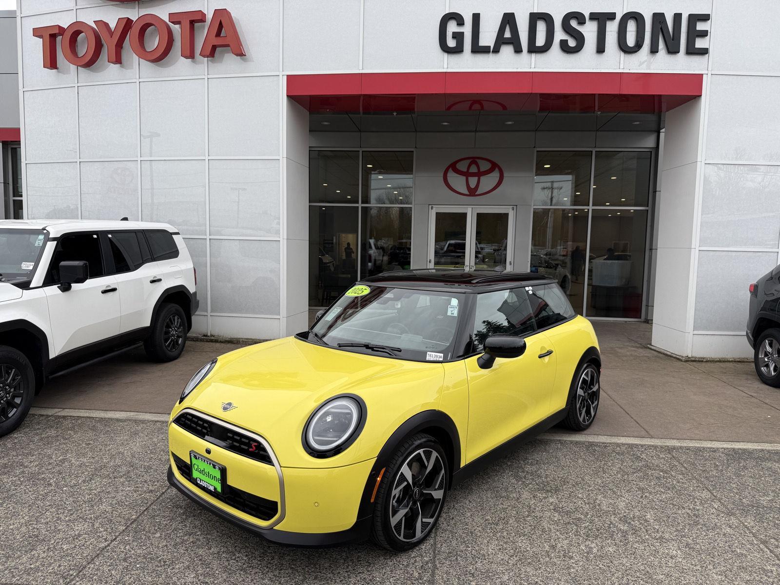Sunny Side Yellow 2025 MINI Cooper S 2-Door Hatchback FWD Hatchback Front-Wheel Drive 7-Speed Dual Clutch
