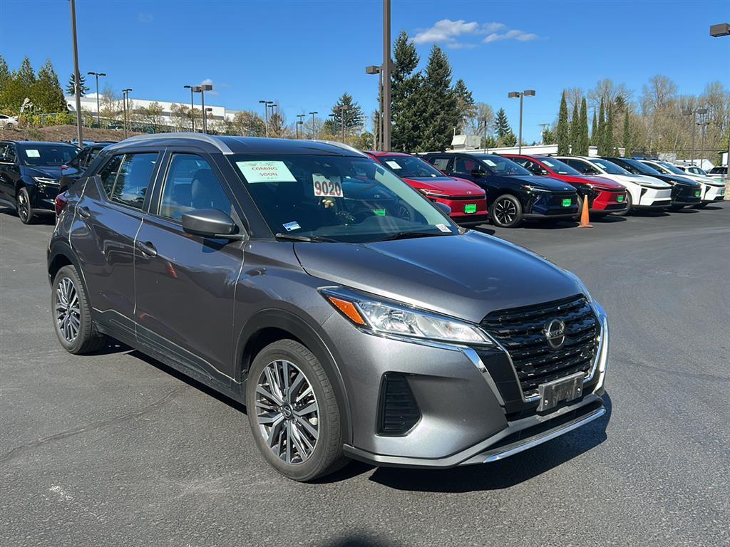 Gray (Gun Metallic) 2021 Nissan Kicks SV FWD SUV / Crossover Front-Wheel Drive Continuously Variable Transmission