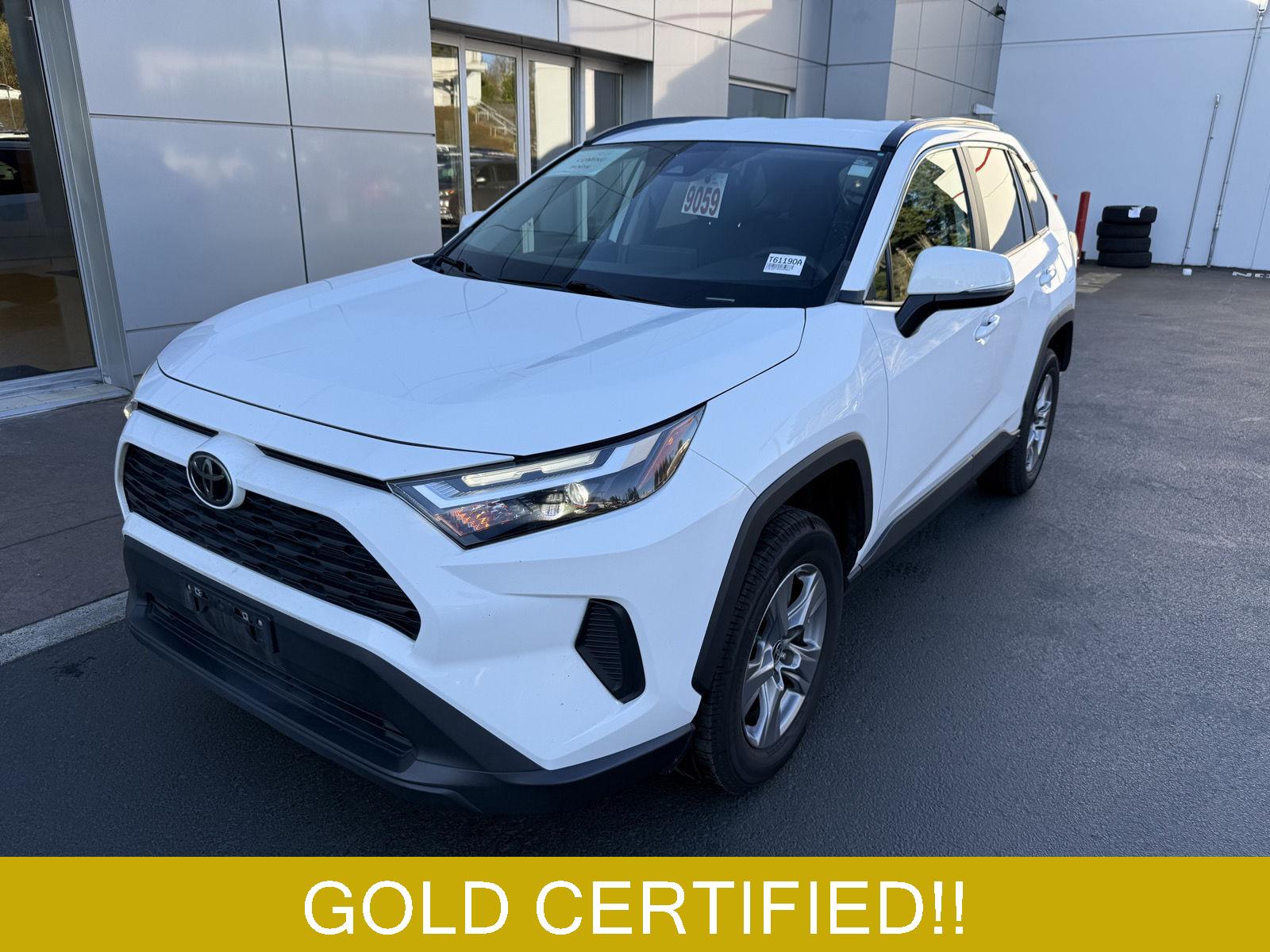 White 2022 Toyota RAV4 XLE AWD SUV / Crossover All-Wheel Drive Automatic