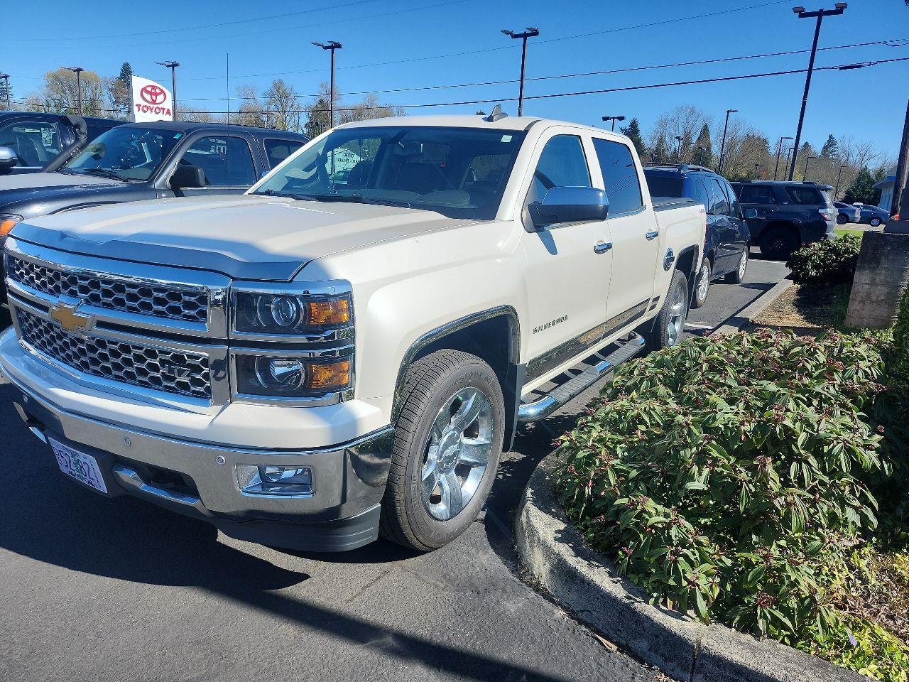 White Diamond Tricoat 2015 Chevrolet Silverado 1500 LTZ Crew Cab 4WD Pickup Truck Four-Wheel Drive 6-Speed Automatic
