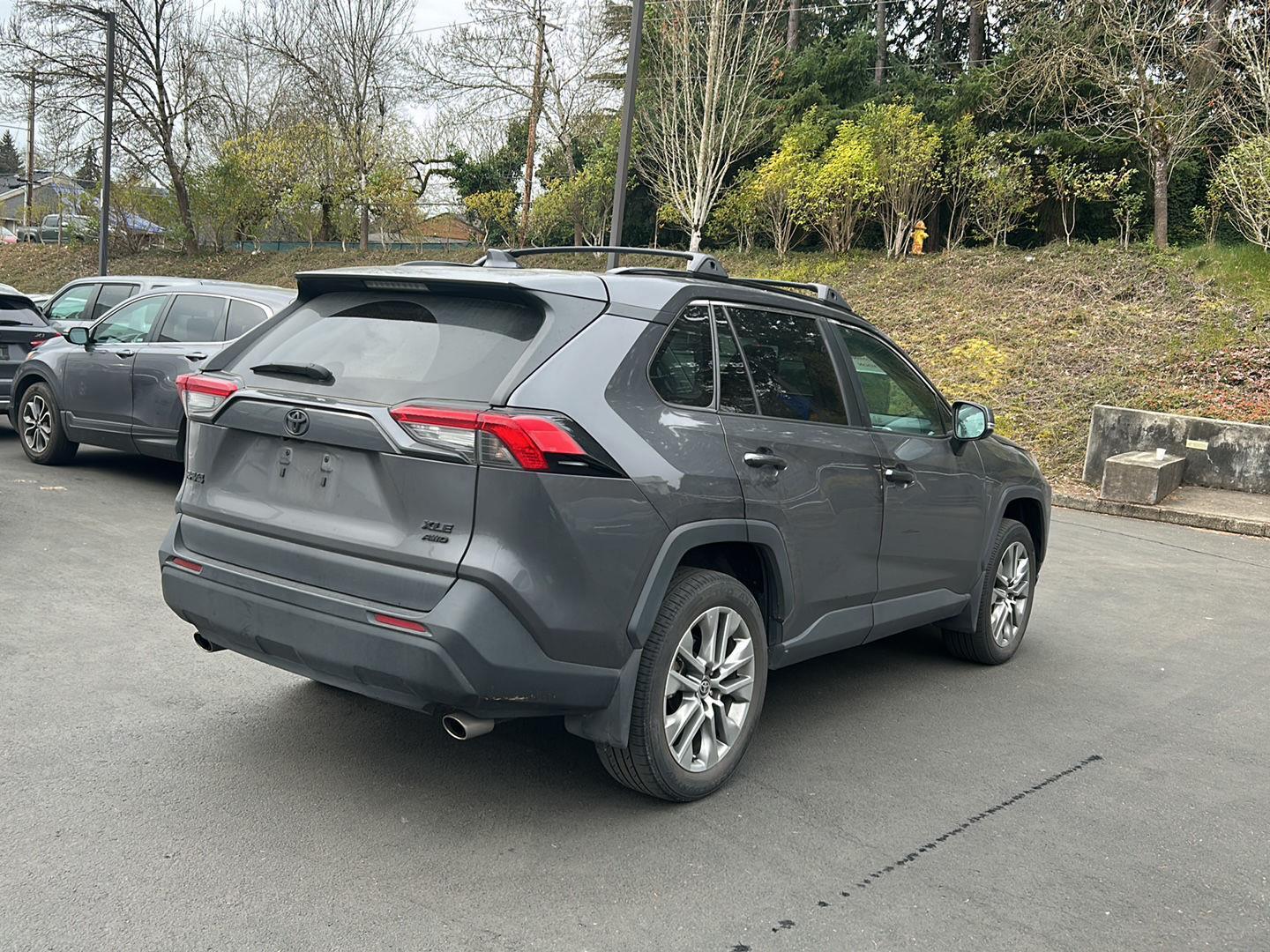 View vehicle photo 3